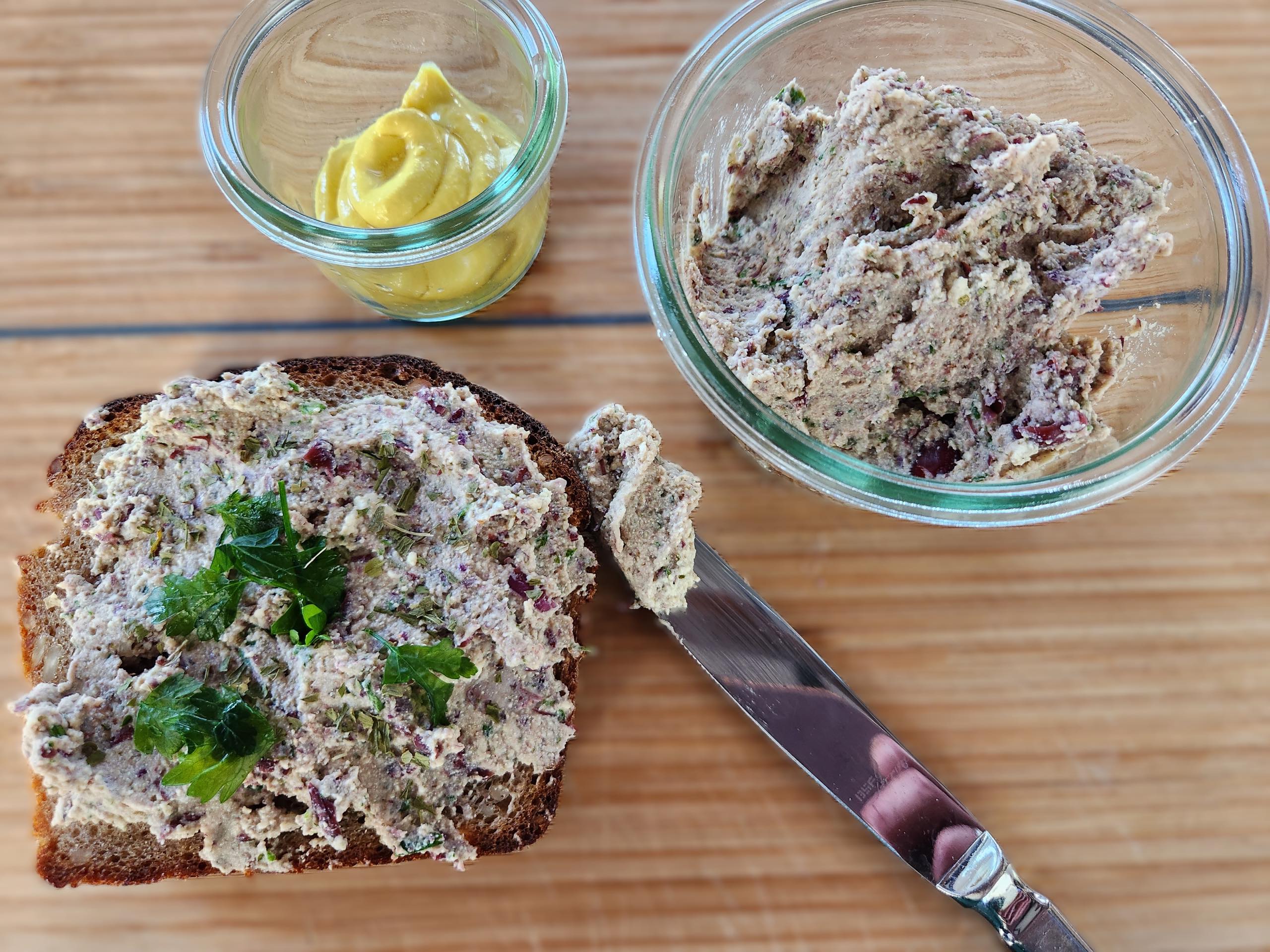 time2care - Recipe Vegan spread with smoked tofu and kidney beans